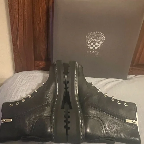 Vince Camuto Popinta Black Leather Zipper Ankle Boots, women's 6.5, new in box - Picture 4 of 11